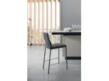 Sgabello Diva in tessuto con struttura in metallo antracite di Sedit