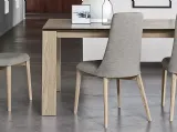 Sedia in tessuto con schienale alto , gambe in legno massello Etoile di Calligaris
