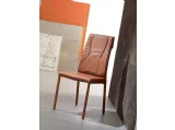 Sedia in pelle con doppio rivestimento e risvolto fissato sul retro dello schienale Luxy di Ozzio