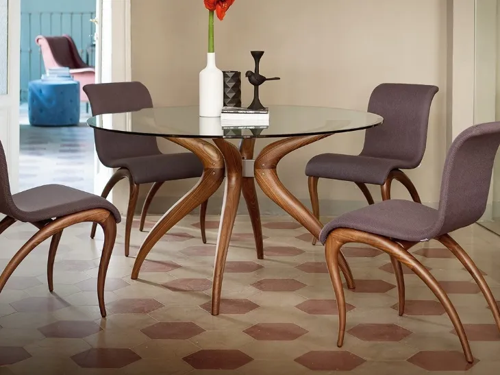 Sedia di design in tessuto con struttura in legno massello Anxie di Porada