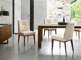 Sedia imbottita in pelle con struttura in legno massello Romy di Calligaris