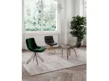 Sedia Sally in pelle imbottita e trapuntata con base in legno di Ozzio