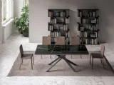 Tavolo allungabile e allargabile 4x4 in Marble Glass Sahara Noir Lucido di Ozzio
