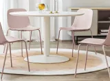 Tavolo rotondo con piano in legno laccato e base in metallo Balance di Calligaris
