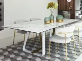 Tavolo rettangolare con piano in ceramica effetto marmo e basamento in metallo Sunshine di Calligaris