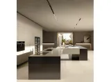 Cucina Design in fibra di carbonio e vetro acidato laccato con isola C4K di Doimo Cucine