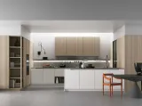 Cucina Moderna con isola a muro in laccato bianco opaco e rovere con top in Pietra Piasentina D23 004 di Doimo Cucine